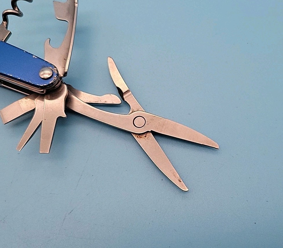 Leatherman JUICE CS4 Multi-Tool – Dated 1001 – Blue – Discontinued – Pliers