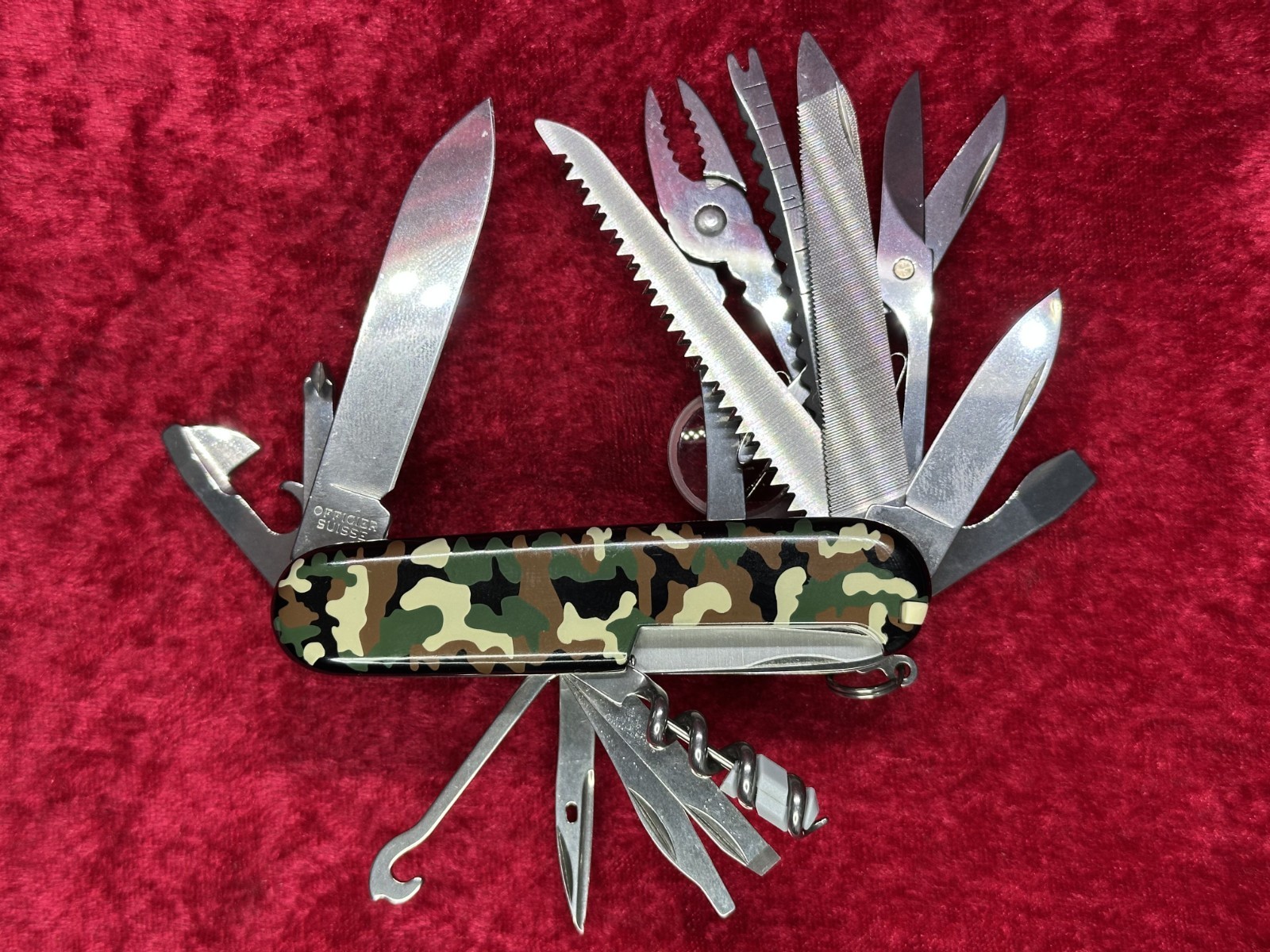 Victorinox SwissChamp Green Camo Swiss Army Knife 91mm 21 Tool 8 Layer (690)