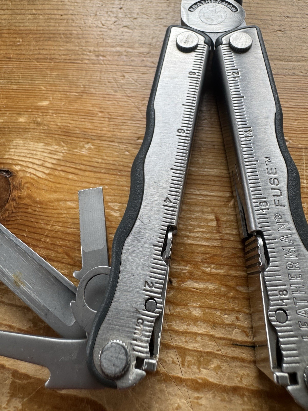 LEATHERMAN FUSE MULTI TOOL PLIERS KNIFE W/ SCISSORS & SCREWDRIVERS