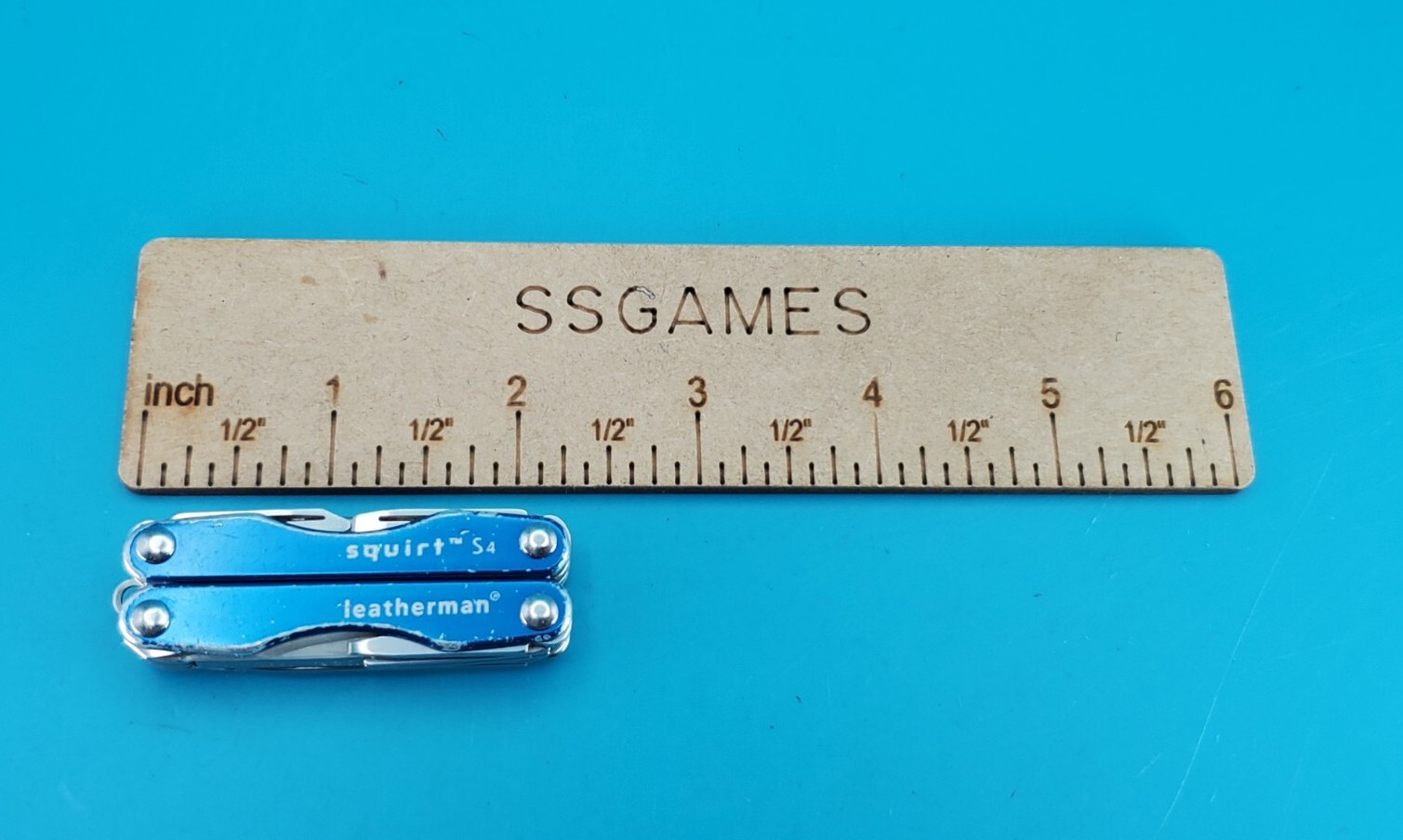 Leatherman “Squirt S4” Stainless Steel Multi Tool! BLUE!