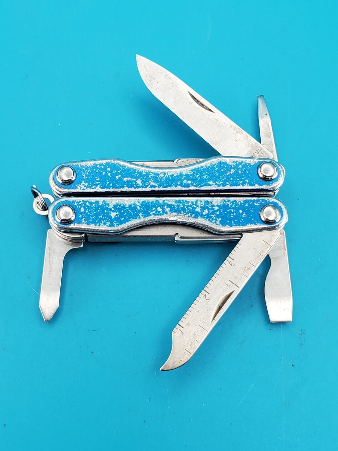 Leatherman “Squirt S4” Stainless Steel Multi Tool! BLUE!