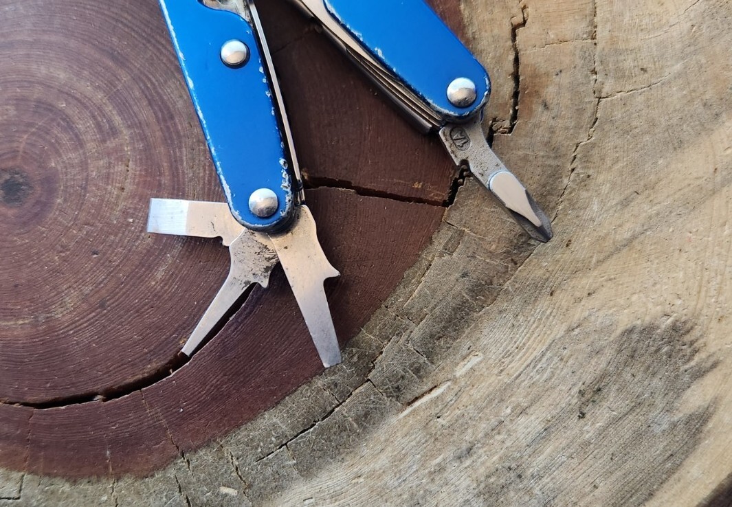 Leatherman Juice CS4 Blue – Pliers Blade Corkscrew – Great (READ) – T16