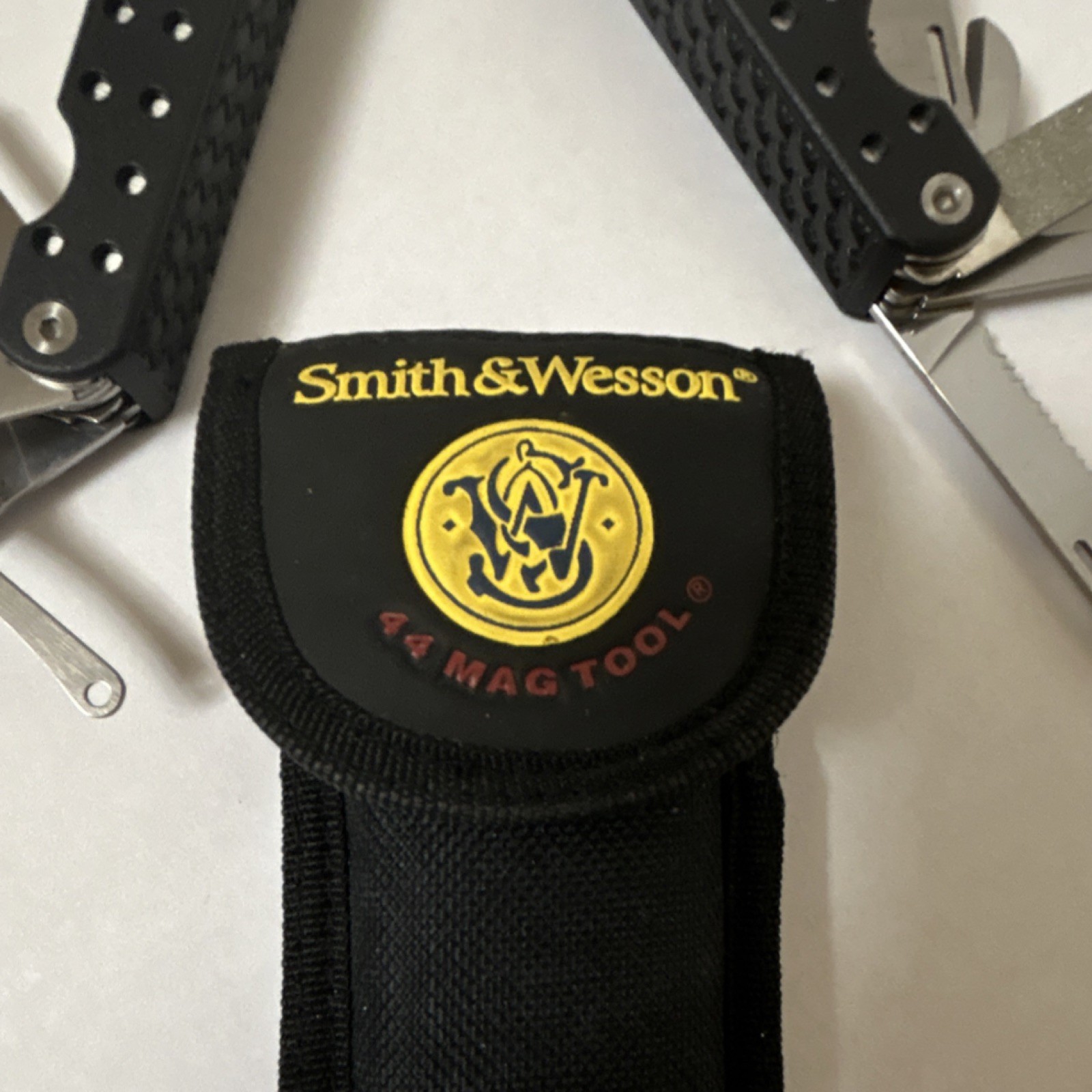 Smith & Wesson 44 MAG TOOL Multi-Tool 9-Function Stainless Steel Black w/ Sheath