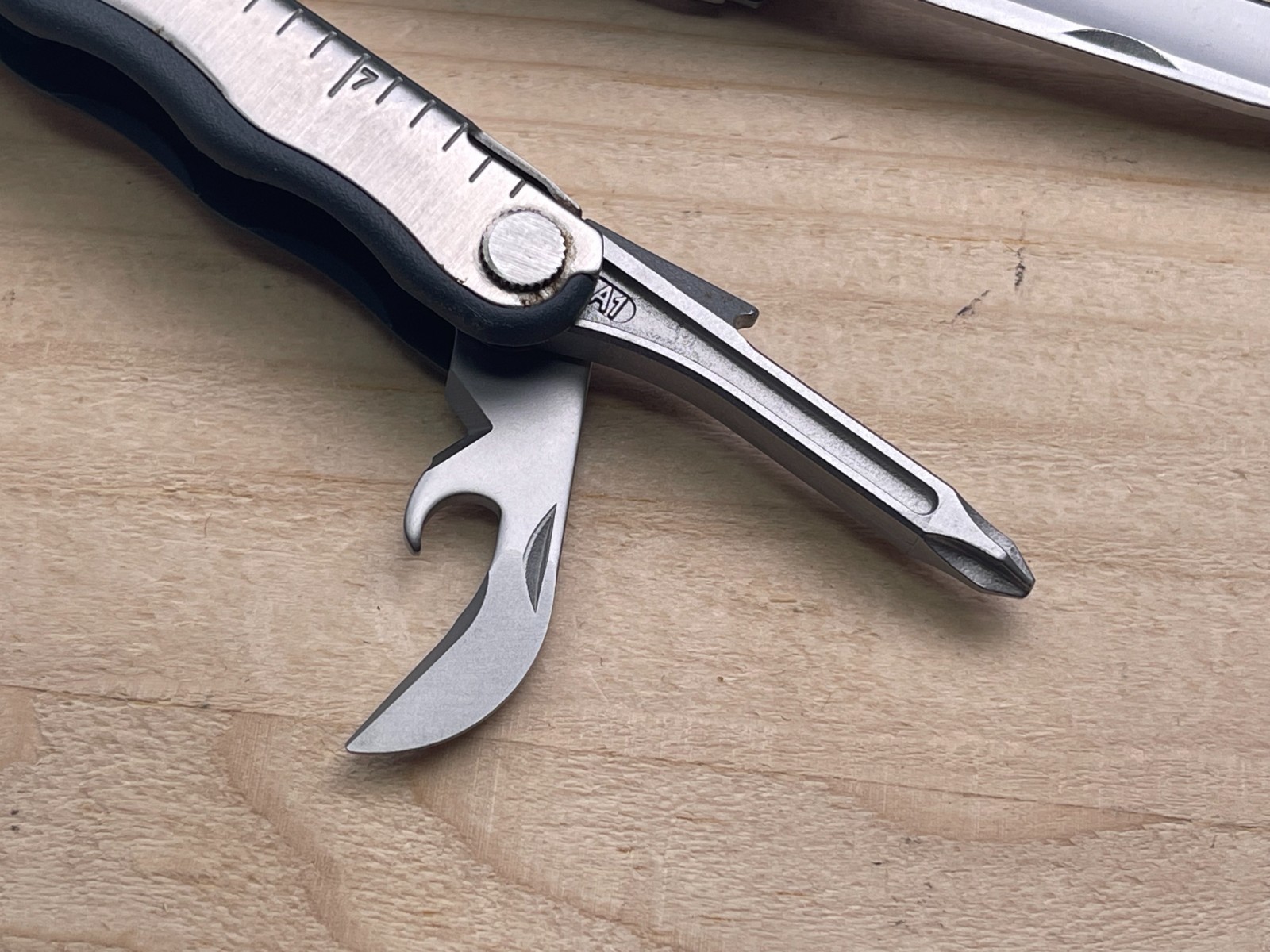Leatherman Kick Multi-tool Knife with Nylon Sheath 10/09