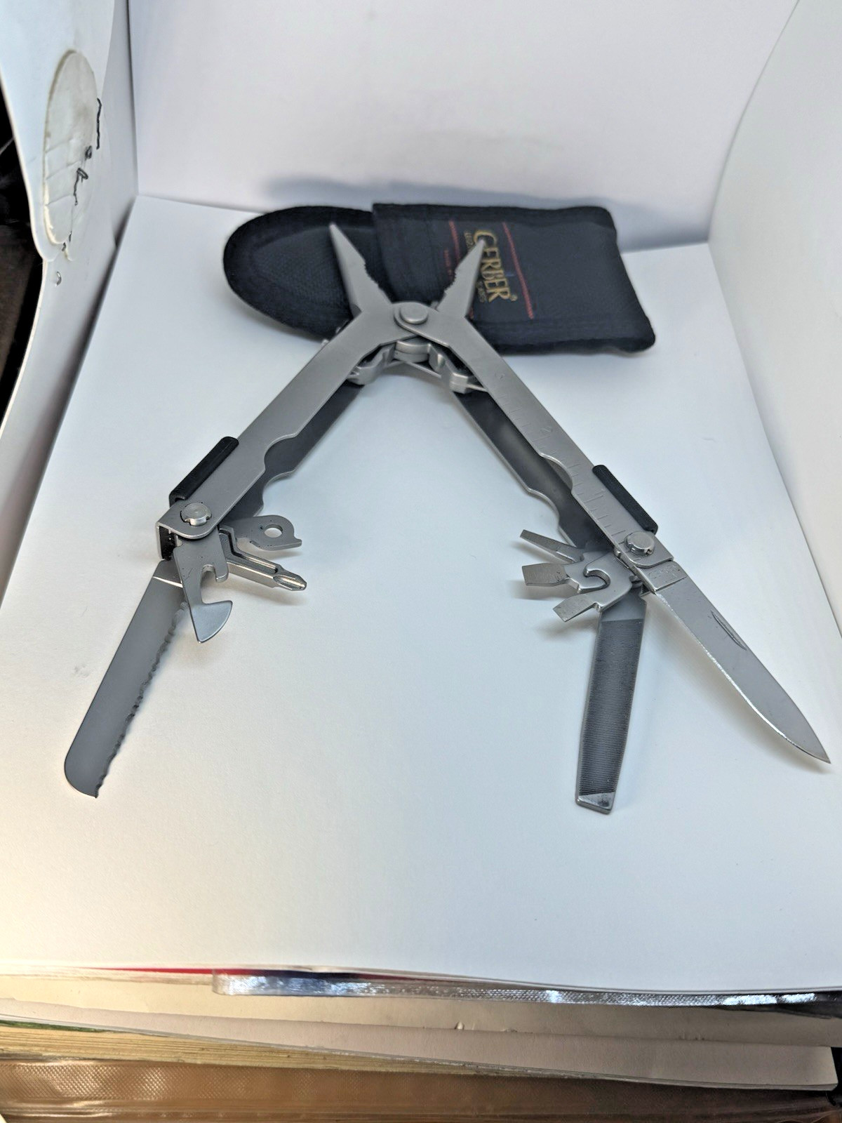 Excellent Gerber Legendary Blades Multi Tool In Nylon Belt Pouch Simonds USA