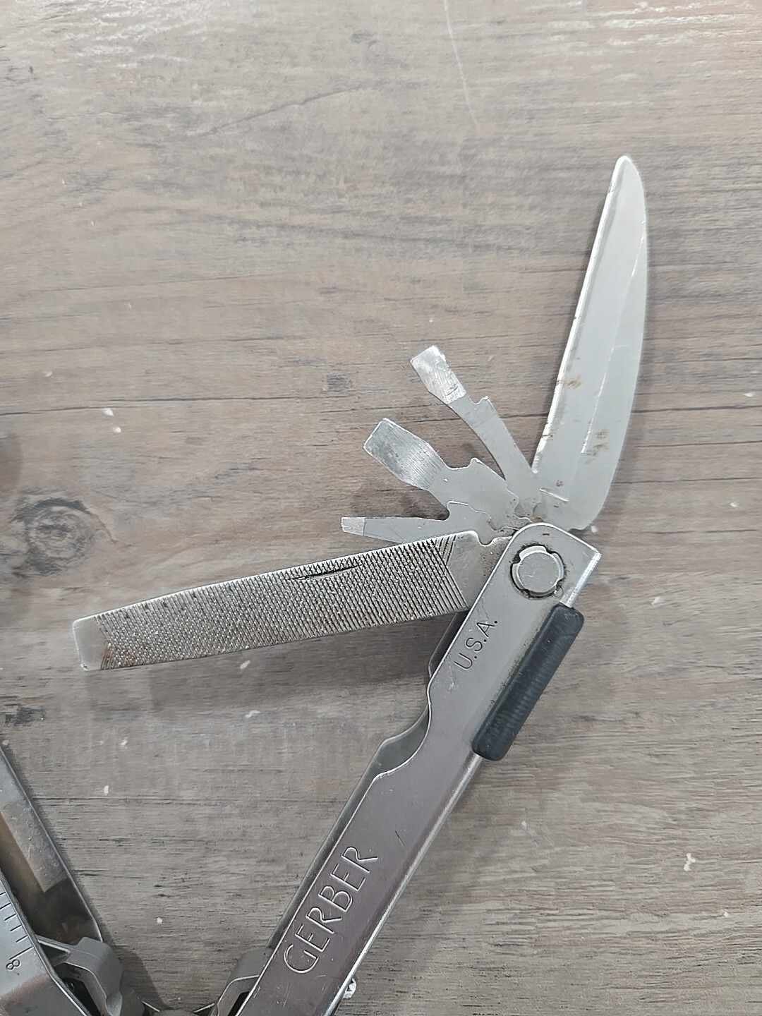 Multi-Plier 600 – Stainless, Carbide Cutters, Bluntnose, Sheath silver With Case