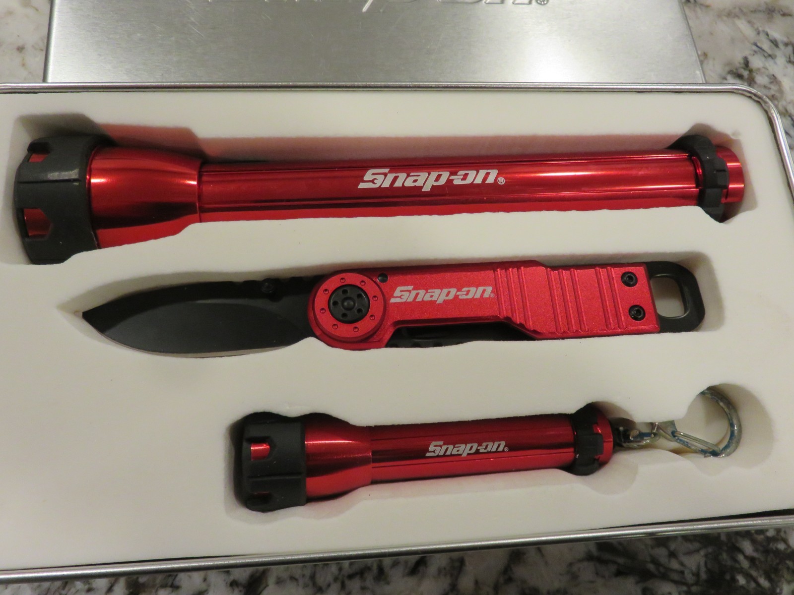 Snap On Tools 3 pc. Red Metal Flashlight/Knife Set #5230 – NEW w/Tin