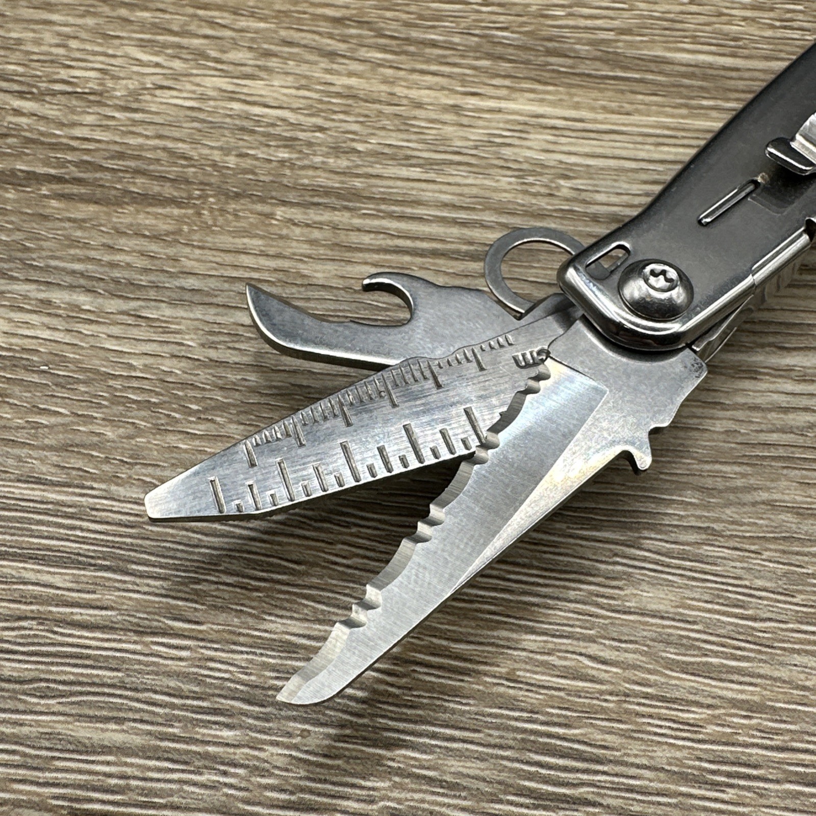 Leatherman Bolster 13 Tool Stainless Steel Folding EDC Multi-Tool VGUC Clean!