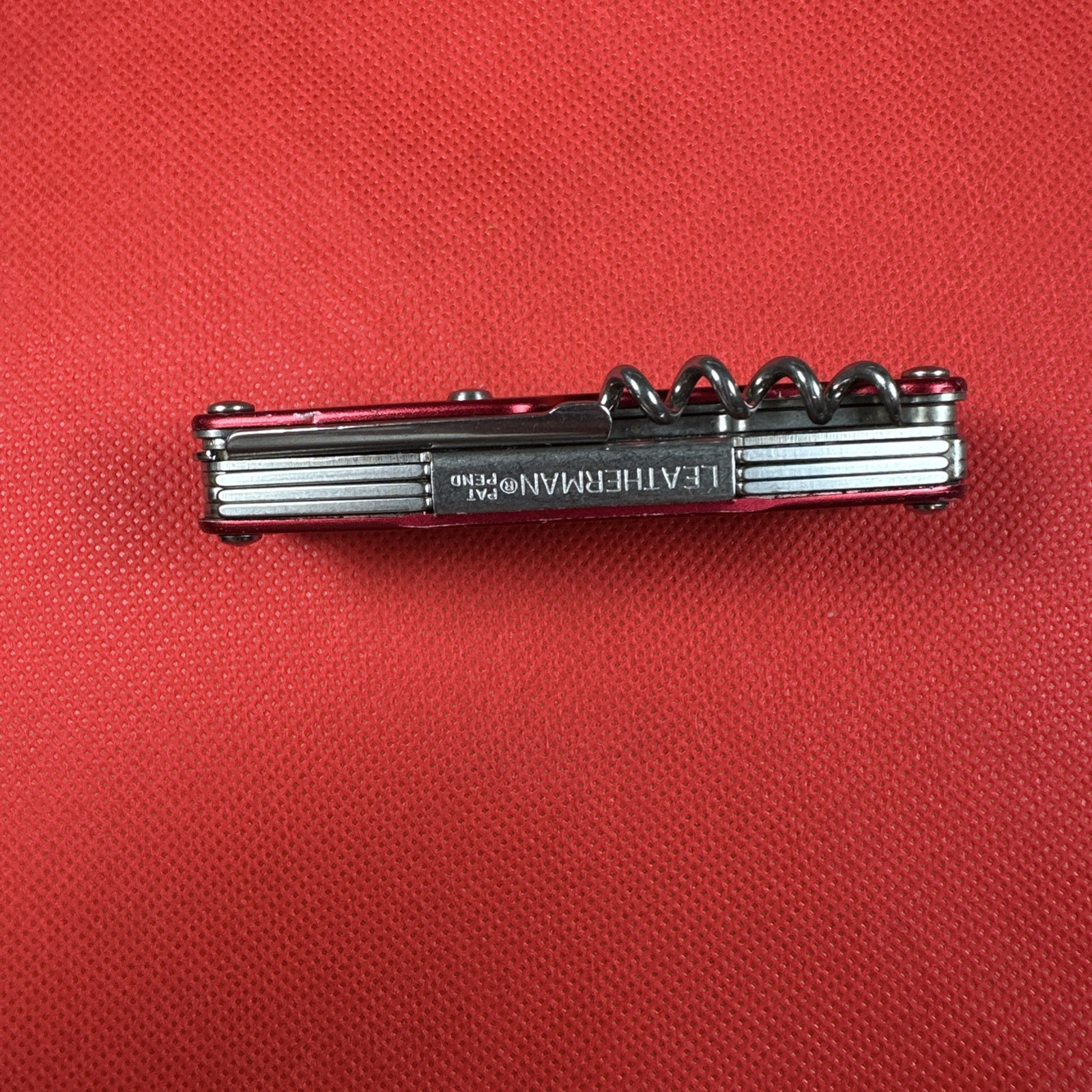 Retired Red Gen 1 Pat pending Leatherman Juice C2 Multitool + pouch.