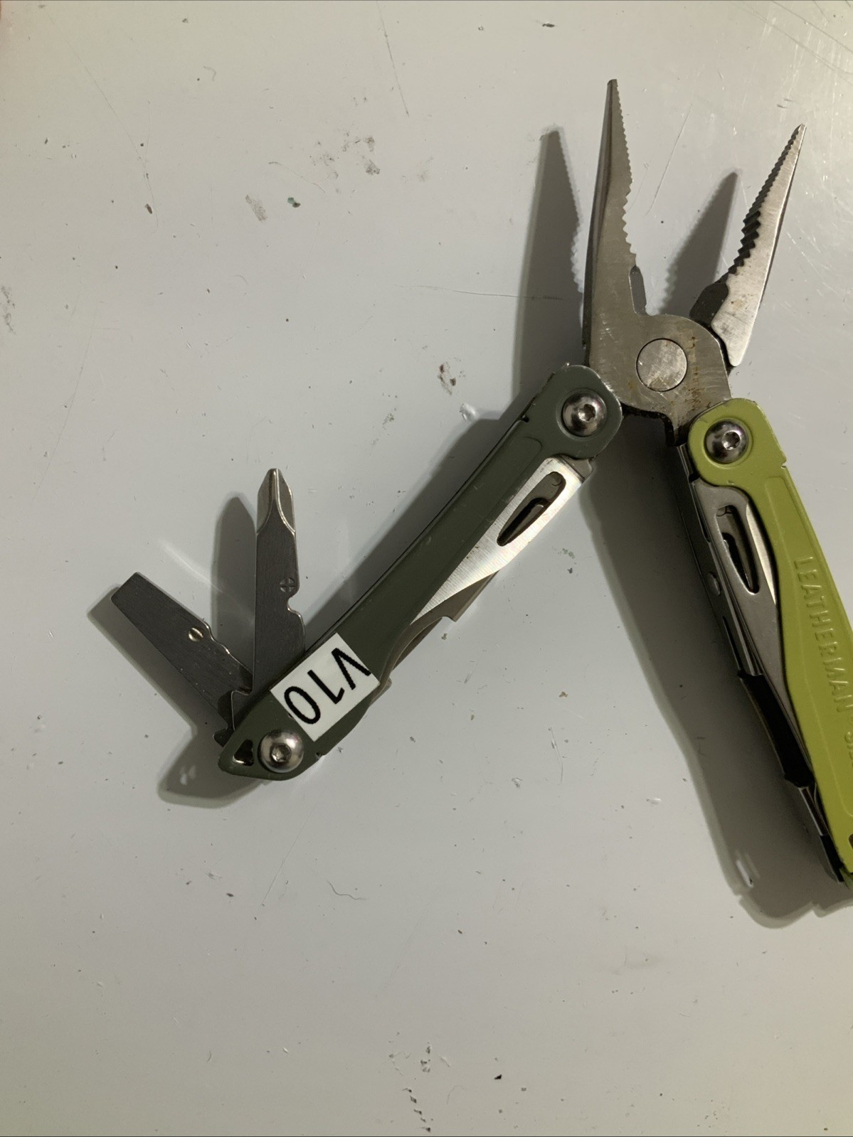 LEATHERMAN SIDEKICK® 14 Tool Stainless Steel Multi-Tool Green w/ Sheath – V10