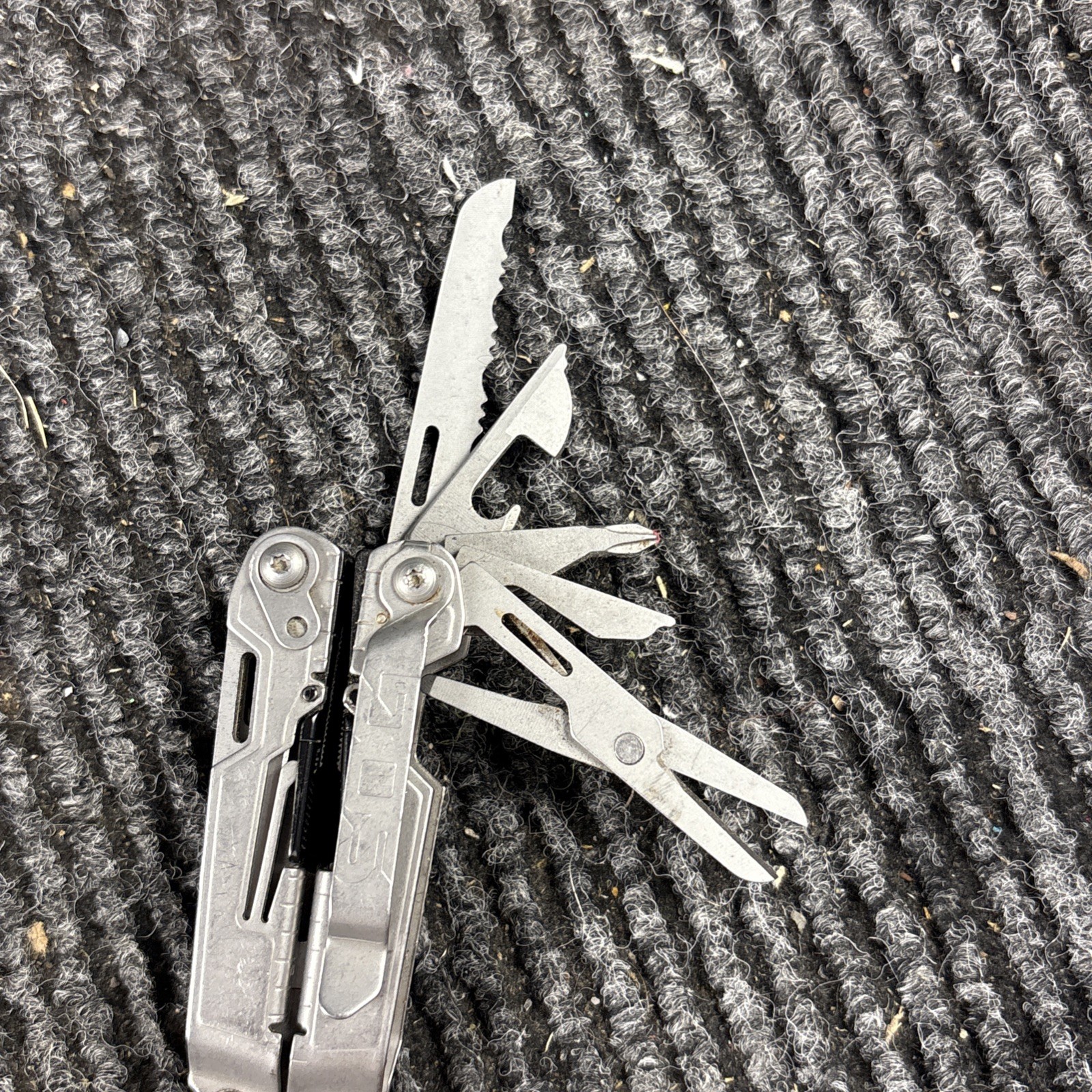 SOG POWER PINT MULTI TOOL PLIERS KNIFE SMALL (410)