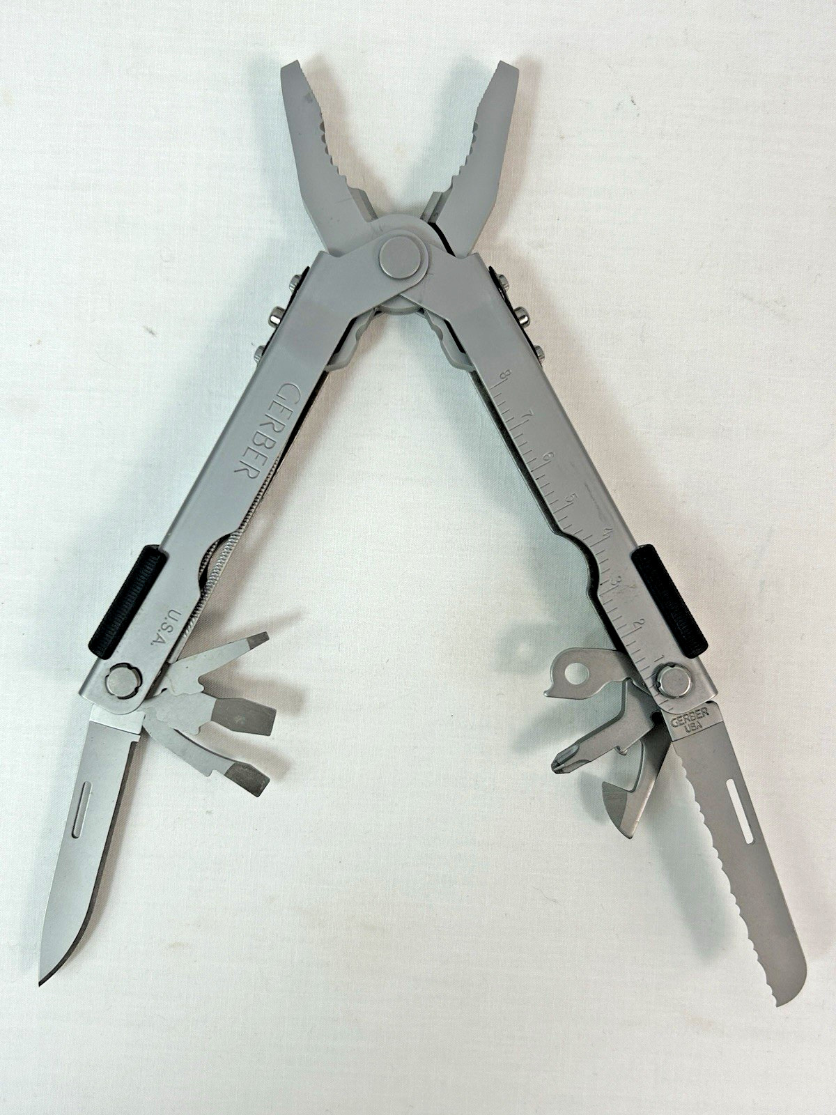 GERBER Multi-Plier 600 Bluntnose Multi-Function Tool 21 Features – NEW OLD STOCK