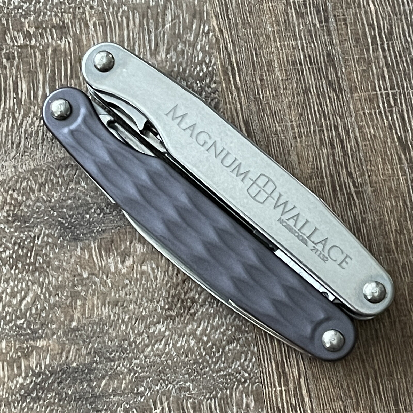 New, Leatherman Juice C2 Granite Gray multitool