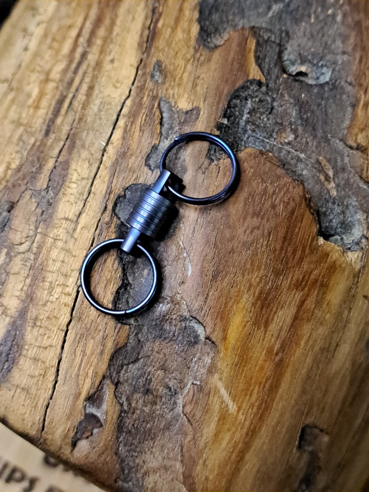Pro Mini Series Anodized Titanium Swivel With 15mm Titanium Keyrings