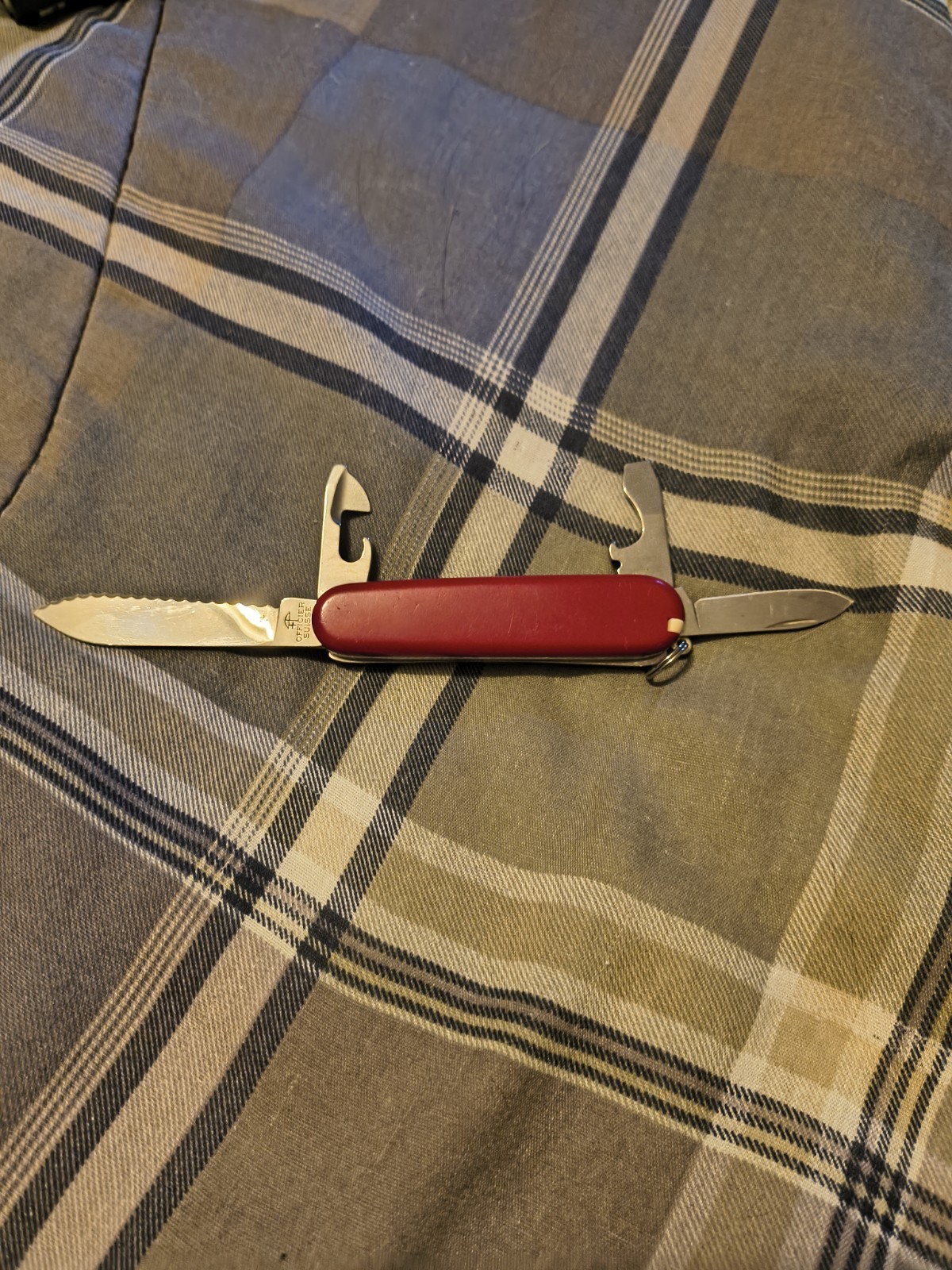 Victorinox Recruit – Rare Serrated Blade