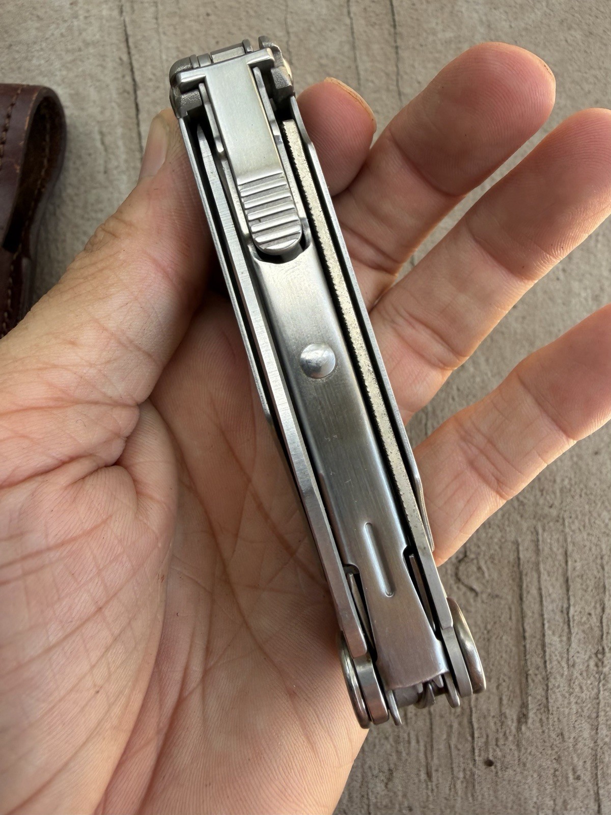 LEATHERMAN WAVE STAINLESS STEEL FOLDING MULTI TOOL IN LEATHER POUCH/CASE, EXC