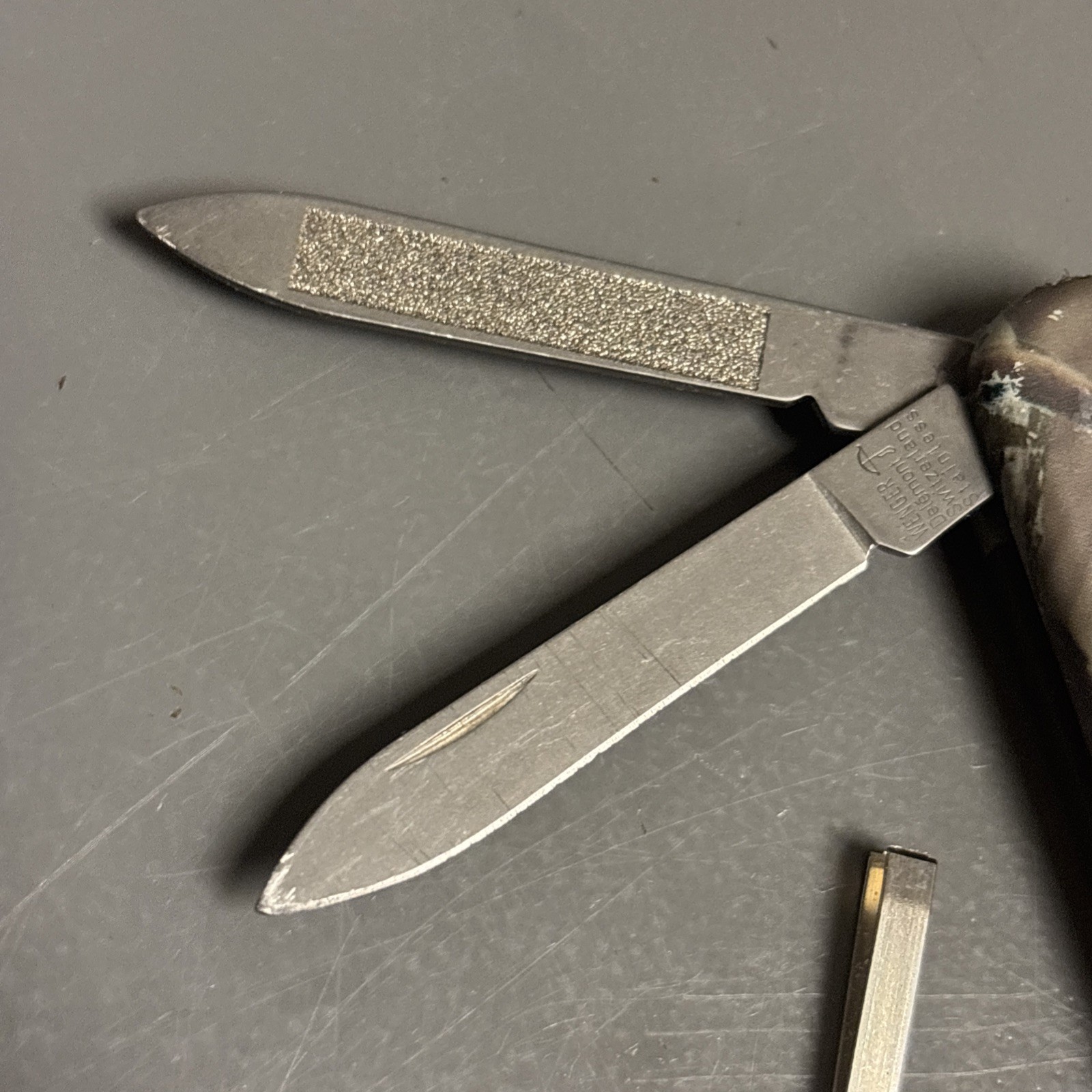 Wenger Esquire Microlite Timber Camo 65mm White LED – Very Unique!