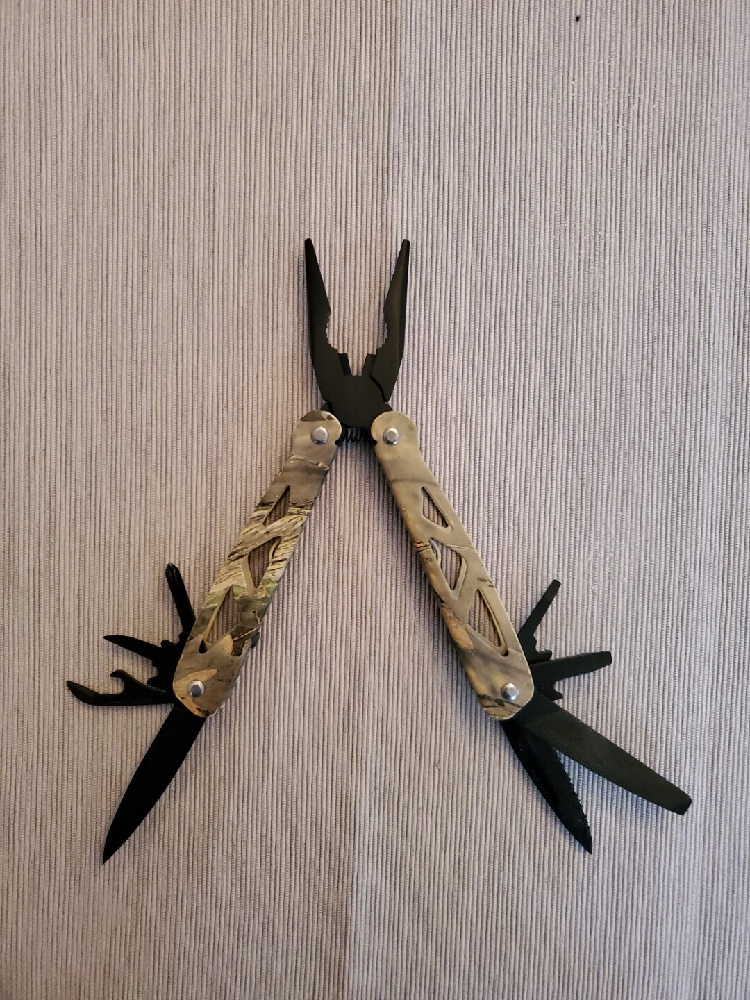 Camo 9-In-1 Multi-Tool Screwdriver Knife Pliers Saw Pocketknife Pocket Knife