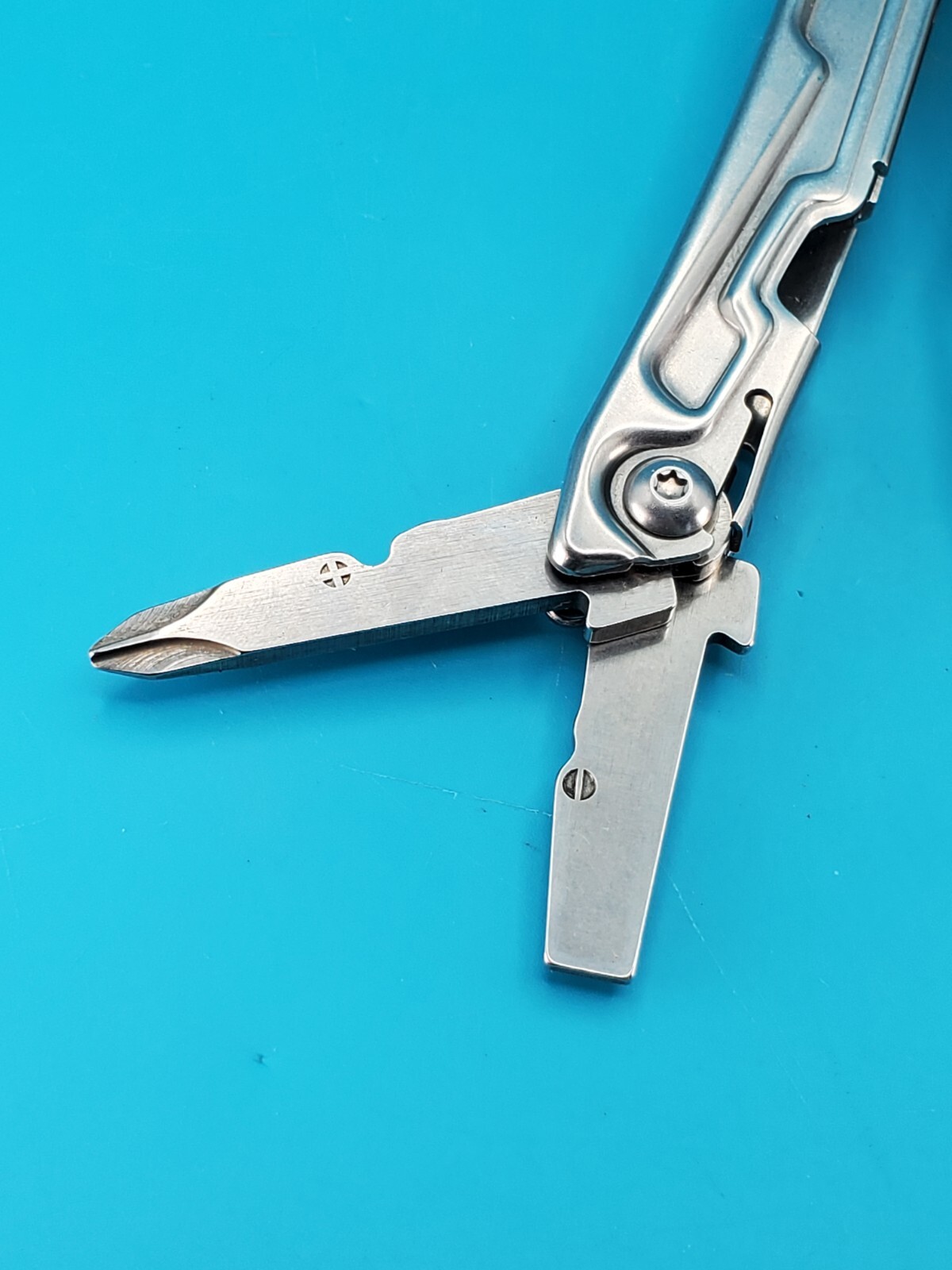 Leatherman Rev 3.8″ Multi-Tool, Stainless! *GENERAC BAY POWER SOLUTIONS*