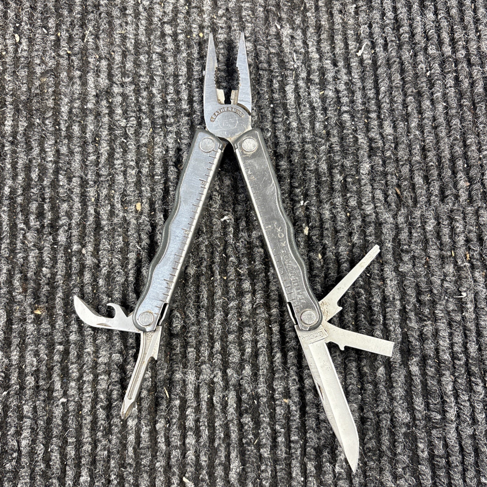 LEATHERMAN Kick Multi Tool Knife (086)