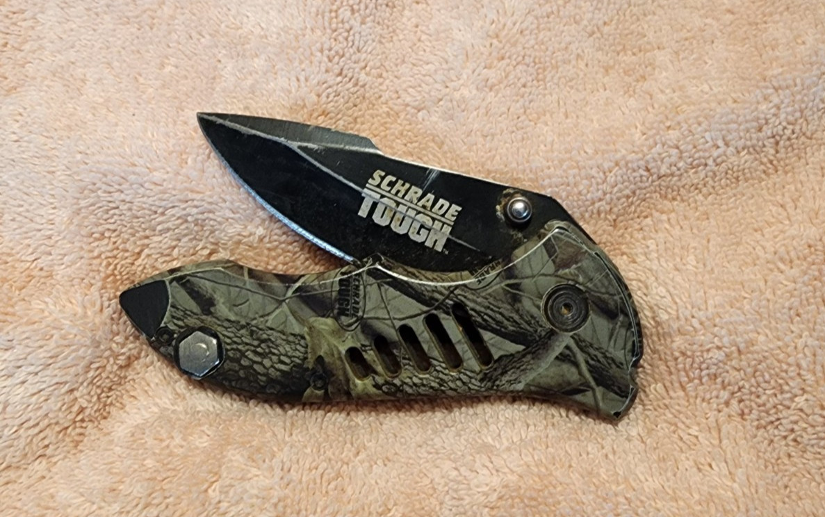 Schrade ST5C Pro Hunter Camo Folding Knife By Stewart Taylor