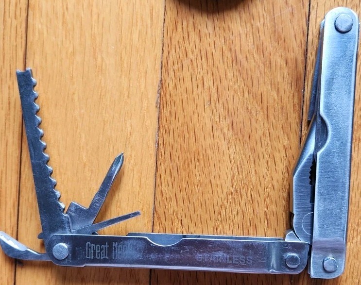 VTG Great Neck Multi Pocket 9 in 1 Tool Pliers Screwdrivers Knife Fish Scaler