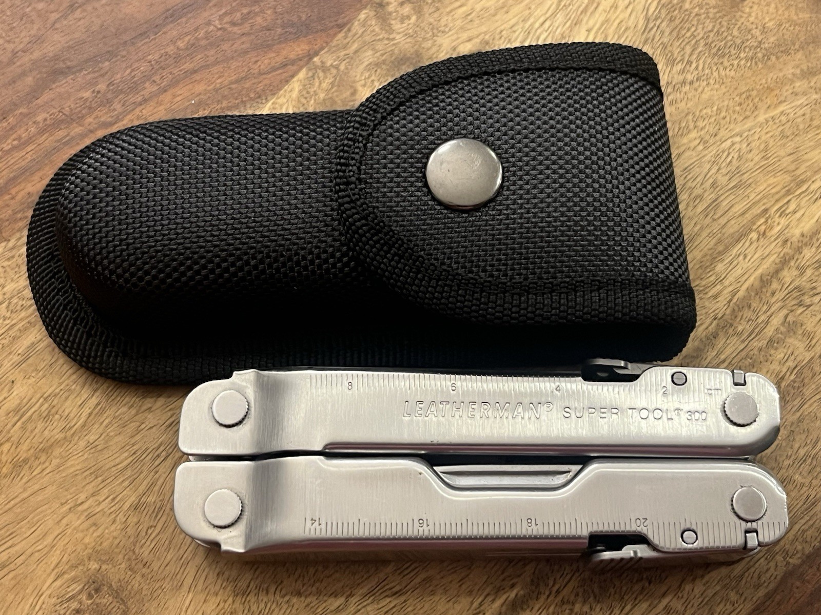 Leatherman Super Tool 300 Multitool SUPER NICE!! w/Sheath