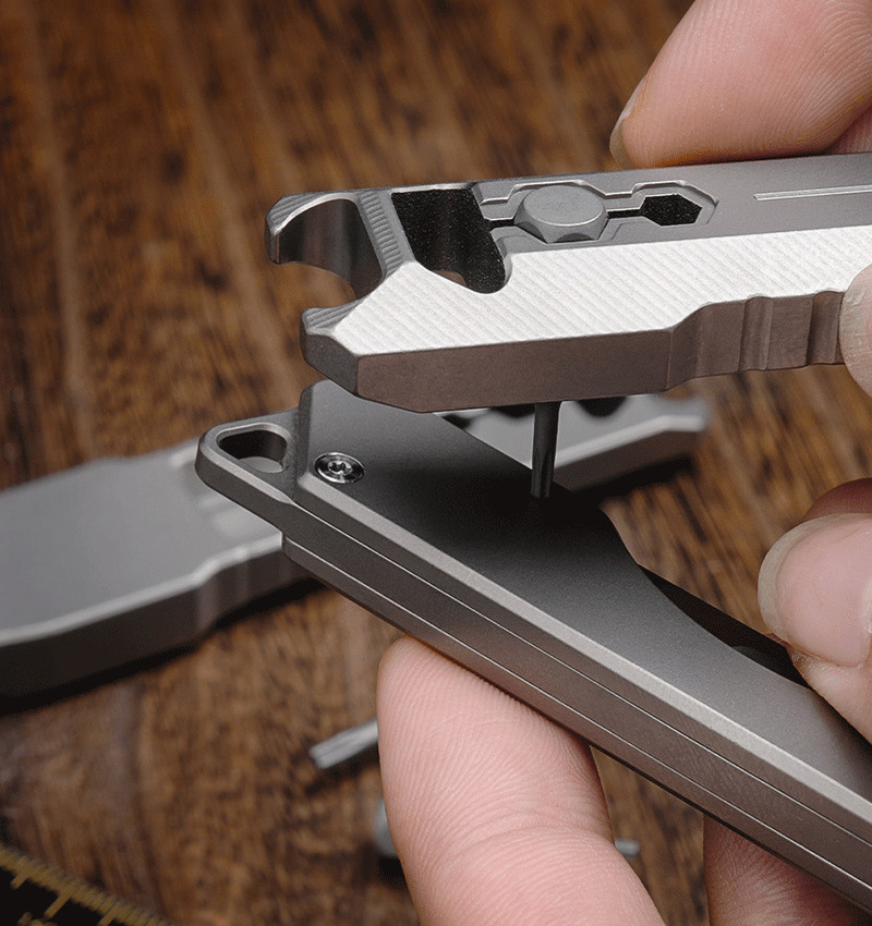 EDC Titanium Alloy Keychain Pocket Pry Bar Crowbar Opener Outdoor Multi Tools