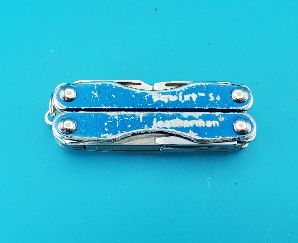 Leatherman “Squirt S4” Stainless Steel Multi Tool! BLUE!