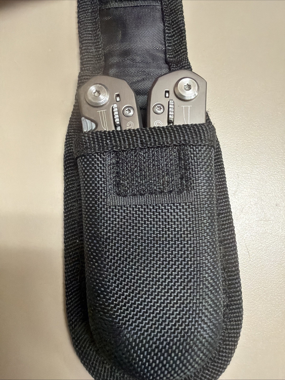 Gerber Suspension Multi-Tool 12-FUNCTION with Sheath Pliers Knife Scissors