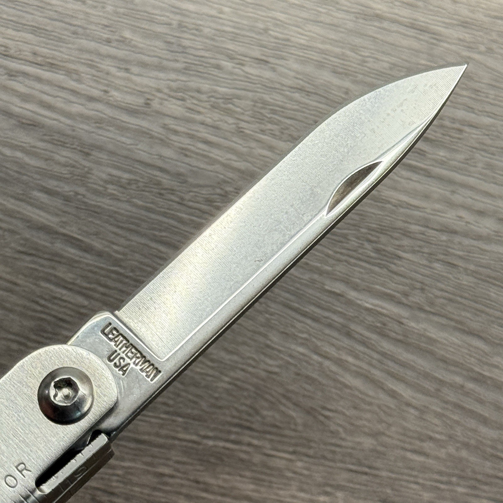 Leatherman Sideclip multitool. Mint. Late Run: shiny factory polished