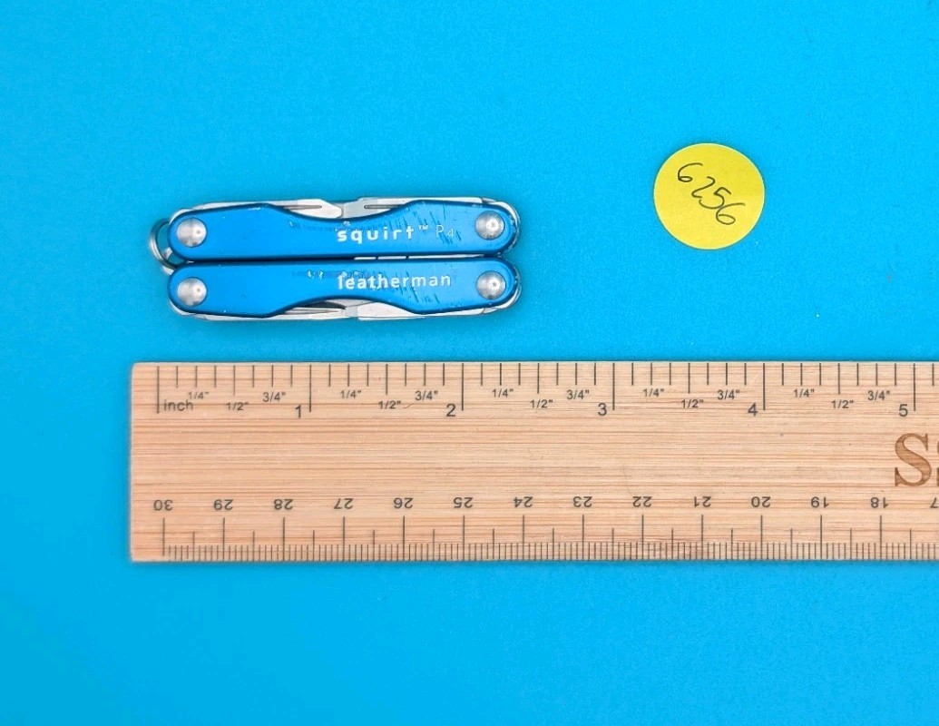 Leatherman Squirt P4 Multi-Tool, Key Ring, Retired, BLUE!