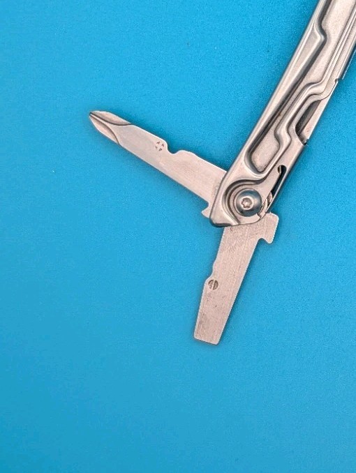 Leatherman Rev 3.8″ Multi-Tool, Stainless! *SOME RUST ON ITEM*