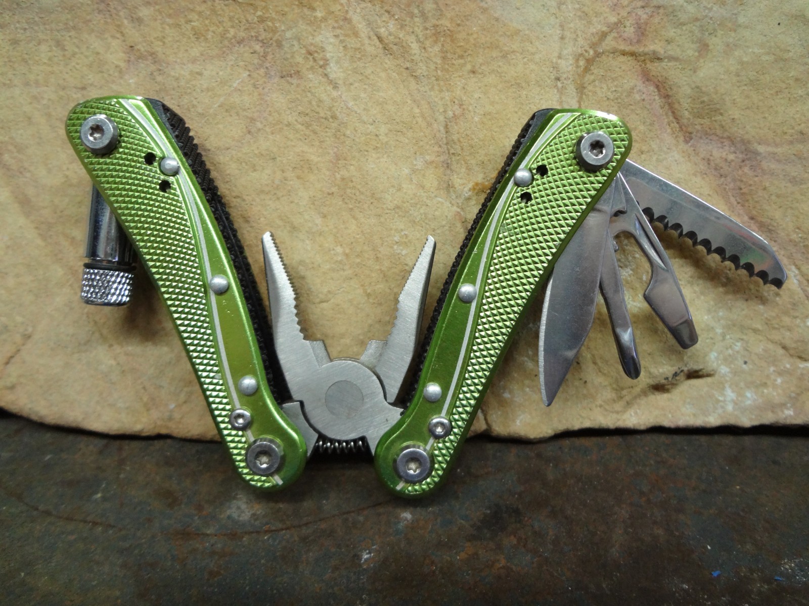 Columbia Pocket Knife Multi 8+ Function Tool Led Light Key 3″ Compact Mini Plier