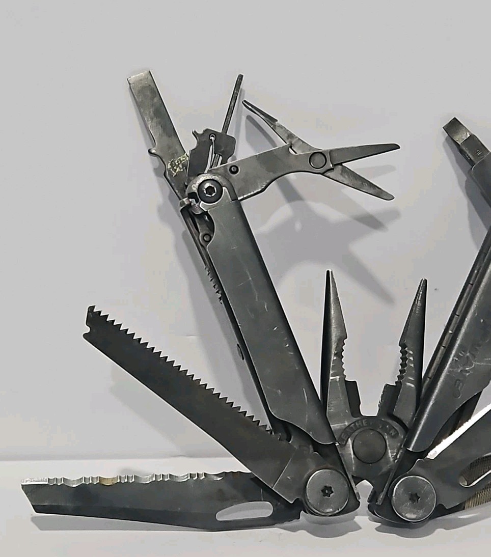 Leatherman Wave Original Black Oxide multi-tool w/ Sheath