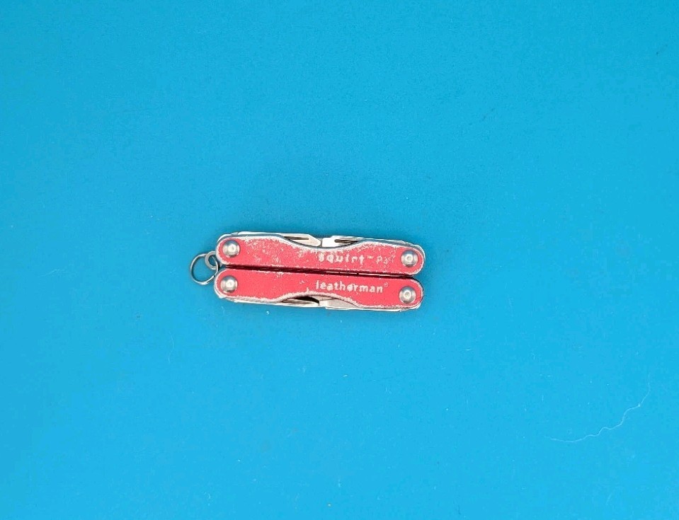 Leatherman Squirt P4 Multi-Tool, Key Ring, Retired, RED!