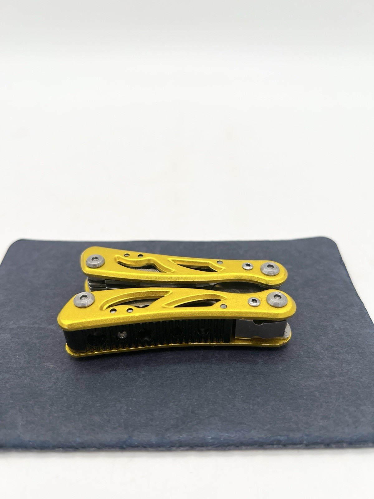 Stanley STHT0-70648 Mini Multi Tool Pliers Folding EDC Knife Screwdriver Yellow