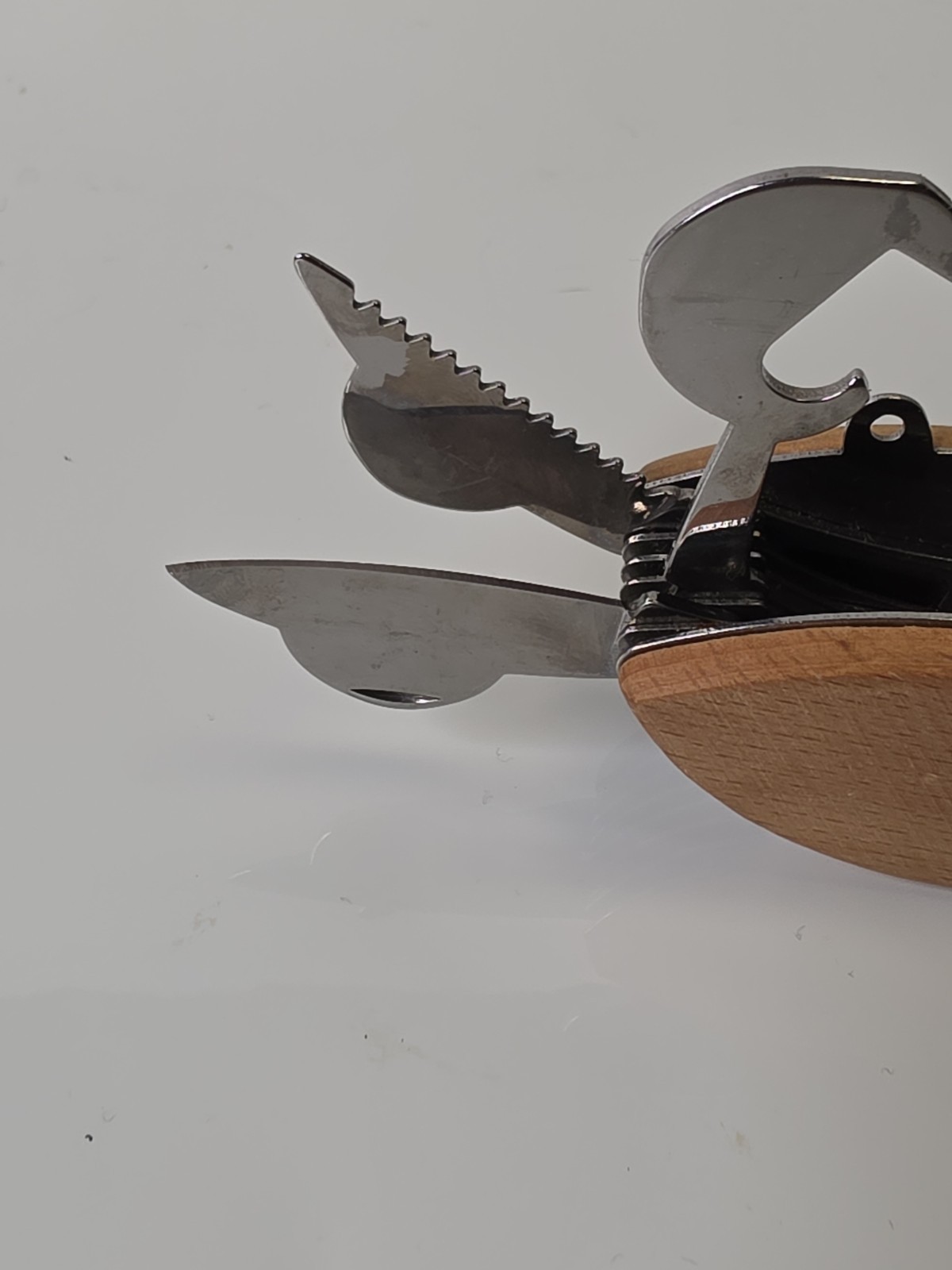 Crab Multi-Tool by Kikkerland