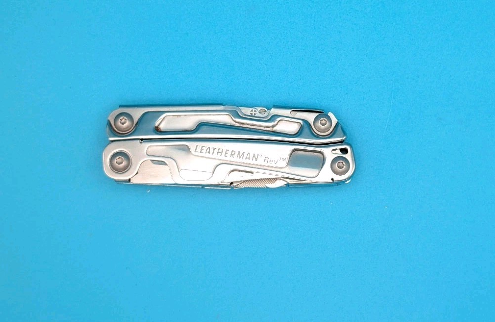 Leatherman Rev 3.8″ Multi-Tool, Stainless! With Sheath!