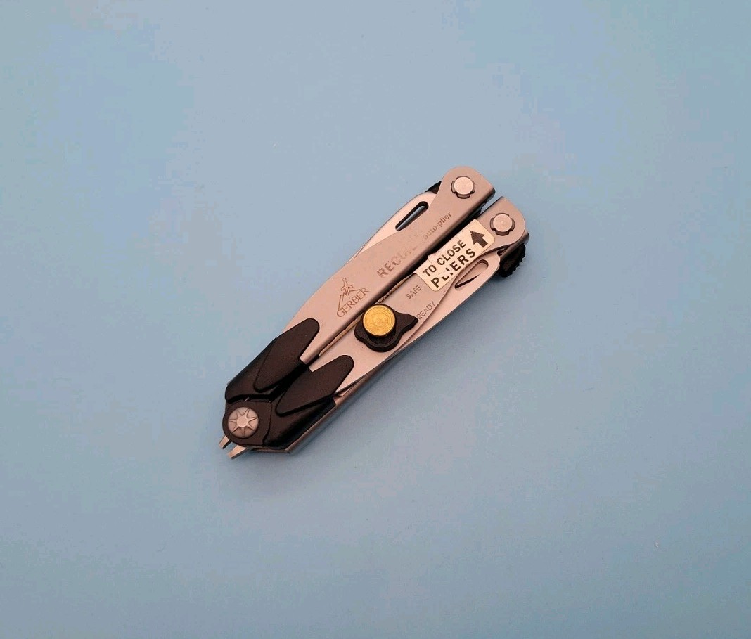 Gerber Recoil Multi-Tool – Needle Nose Auto-Plier – Pliers, Knife, Scissors