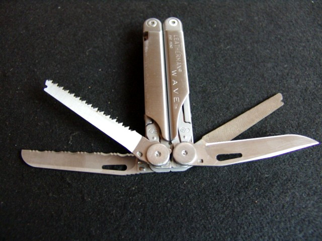 LEATHERMAN WAVE ORIGINAL-10-01- HUMMER-RETIRED COLLECIBLE-MINT-LEATHERMAN CASE