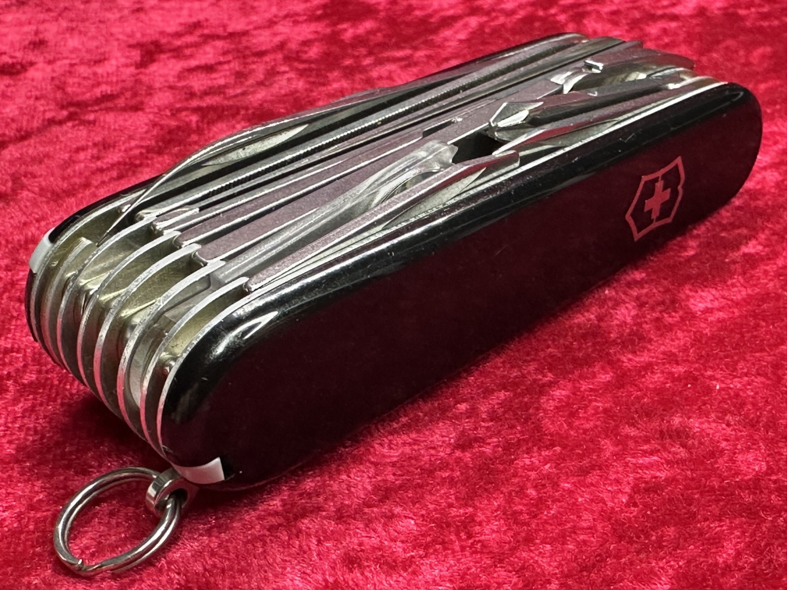 Victorinox SwissChamp Black Swiss Army Knife 91mm 22 Tool 8 Layer (685)