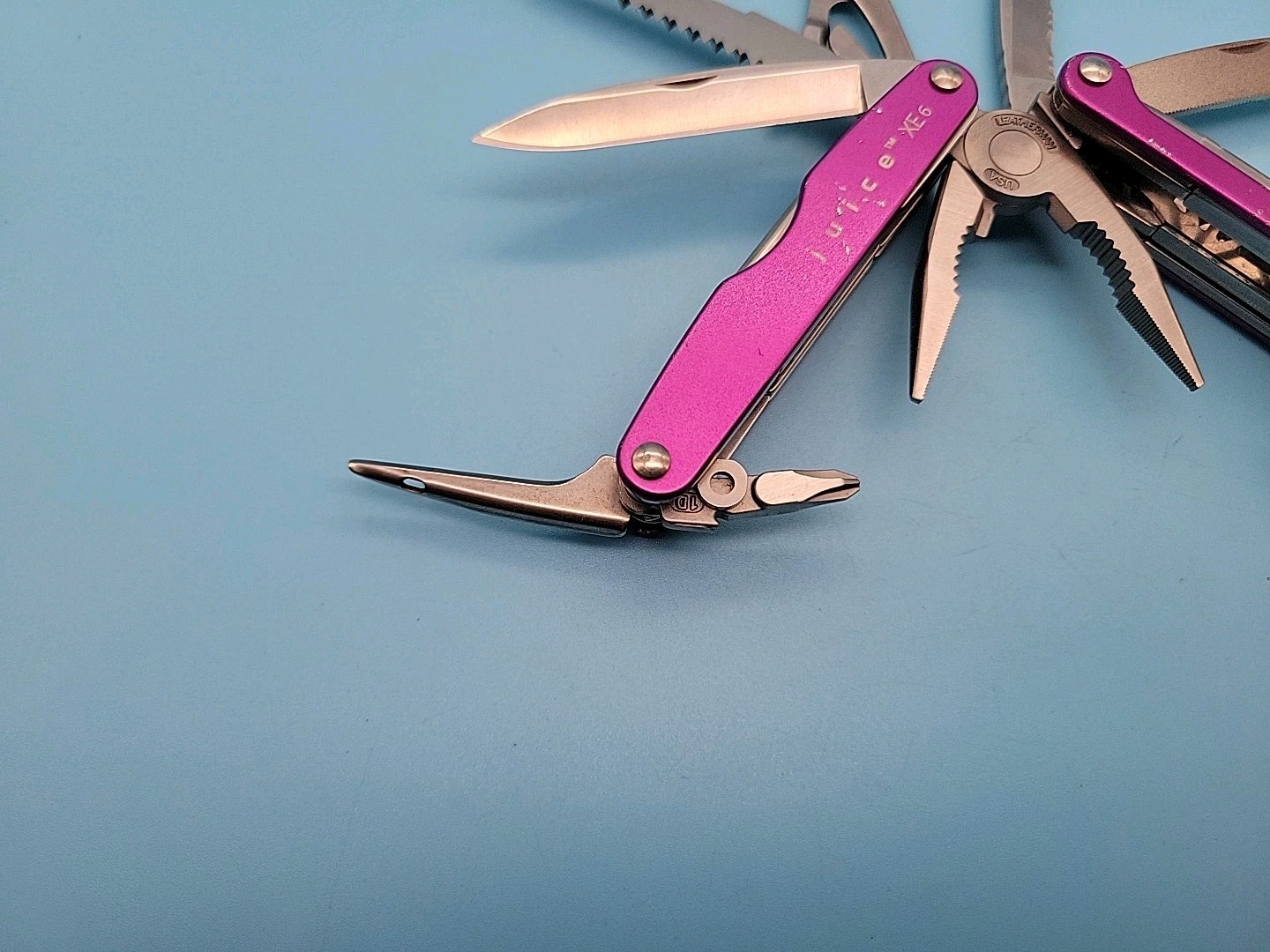 Leatherman JUICE XE6 Multi-Tool – Dated 0701 – Purple – Knife, Pliers – RETIRED