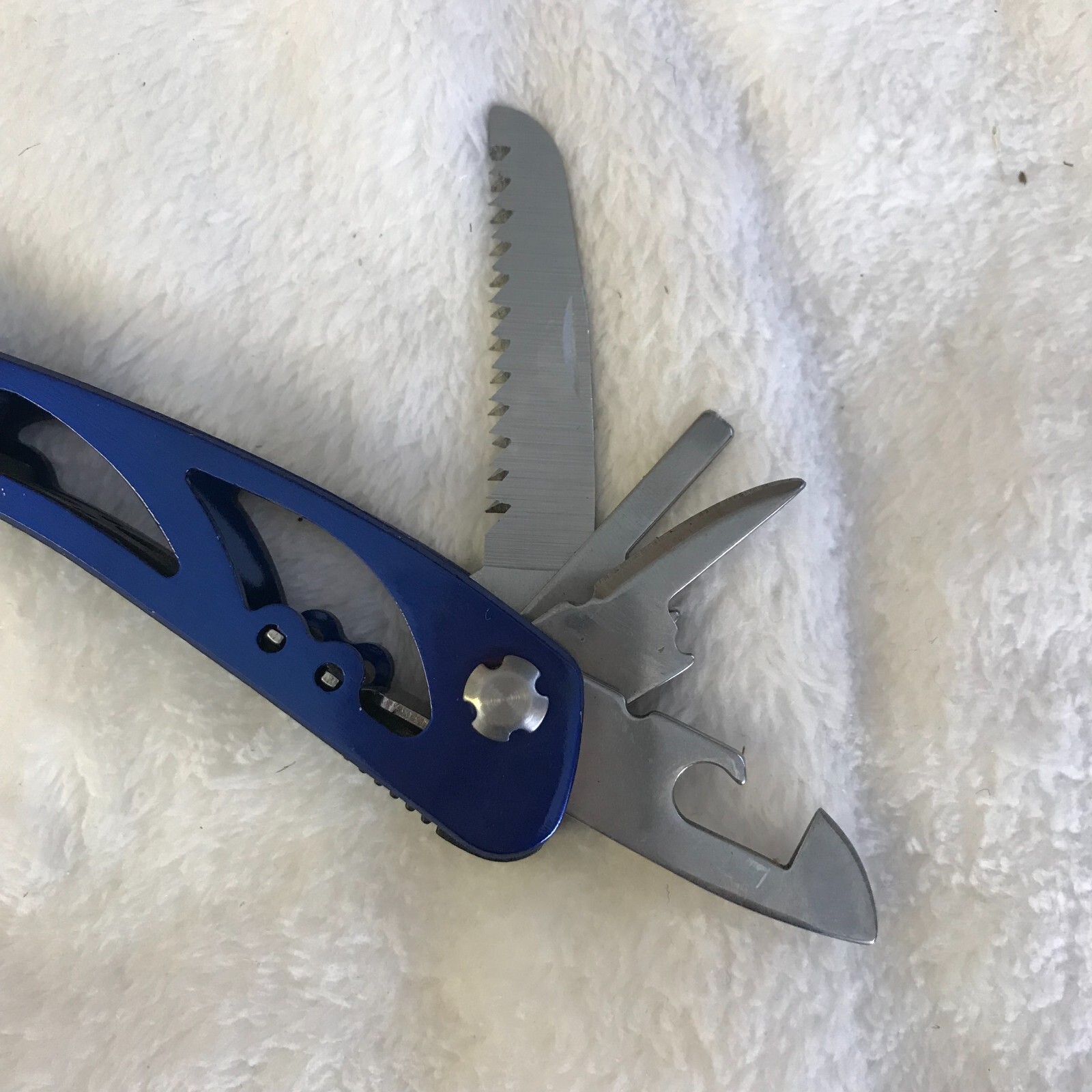 Avon All- purpose Multi-tool -2012- 9 tools in one