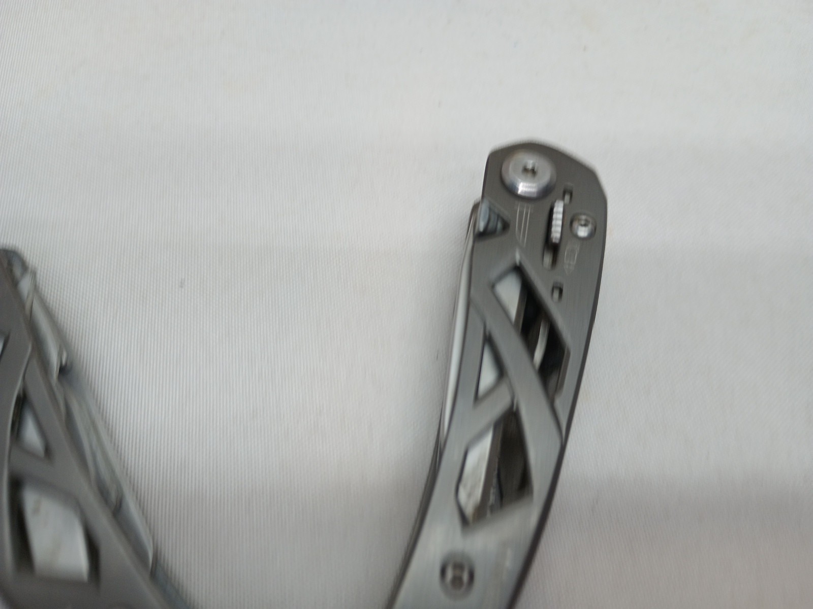 One Gerber Suspension 897011BE 8 Tools Plus Pliers