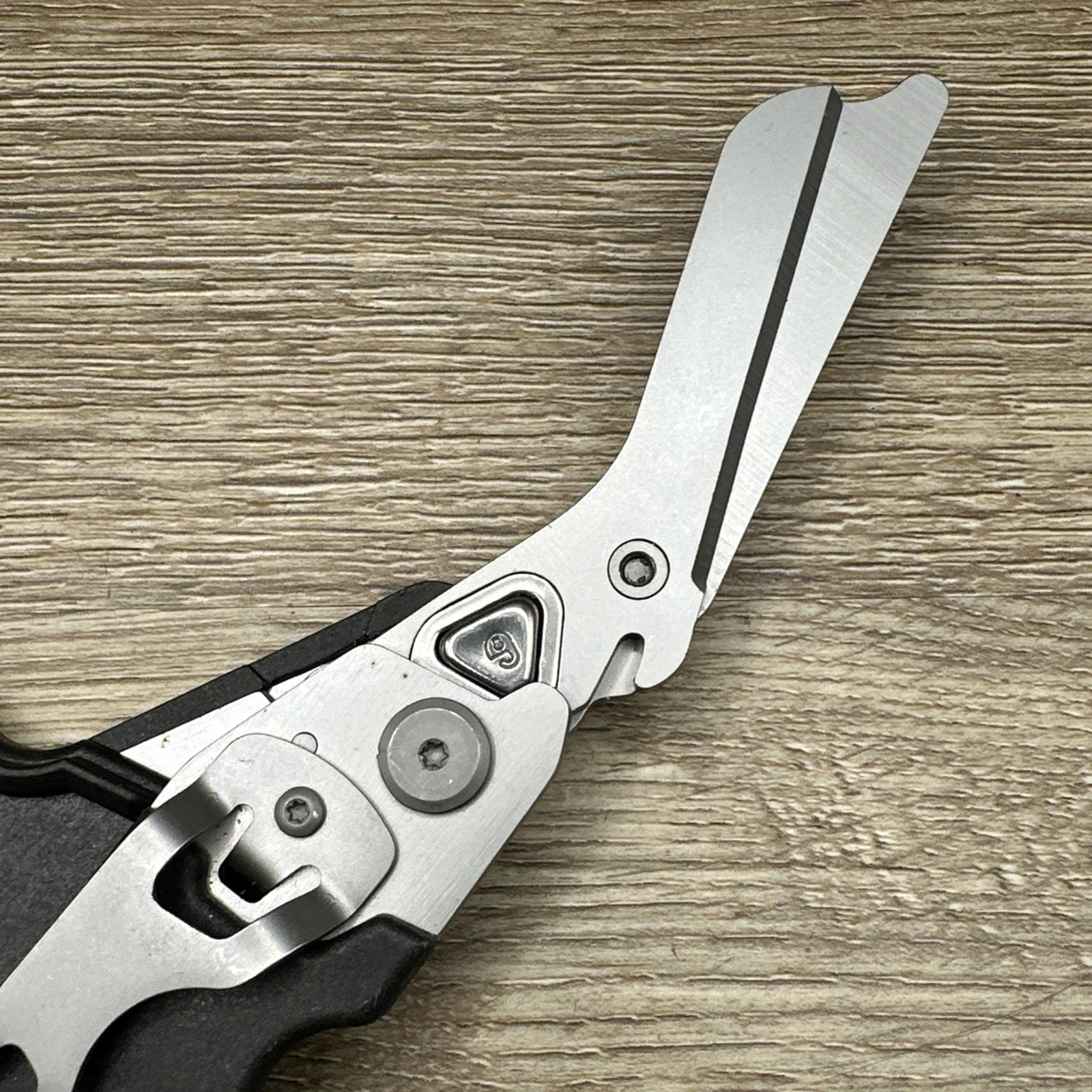 Rescue Emergency Multitool Scissors Response Multi Purpose Shears