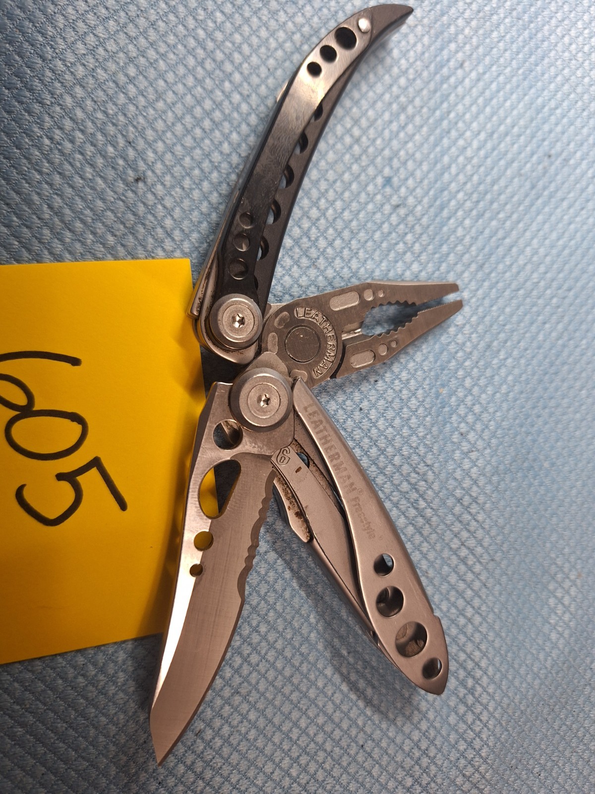 1 LEATHERMAN FREESTYLE Multi Tool Fishing Hunting Camping NICE LOT 605
