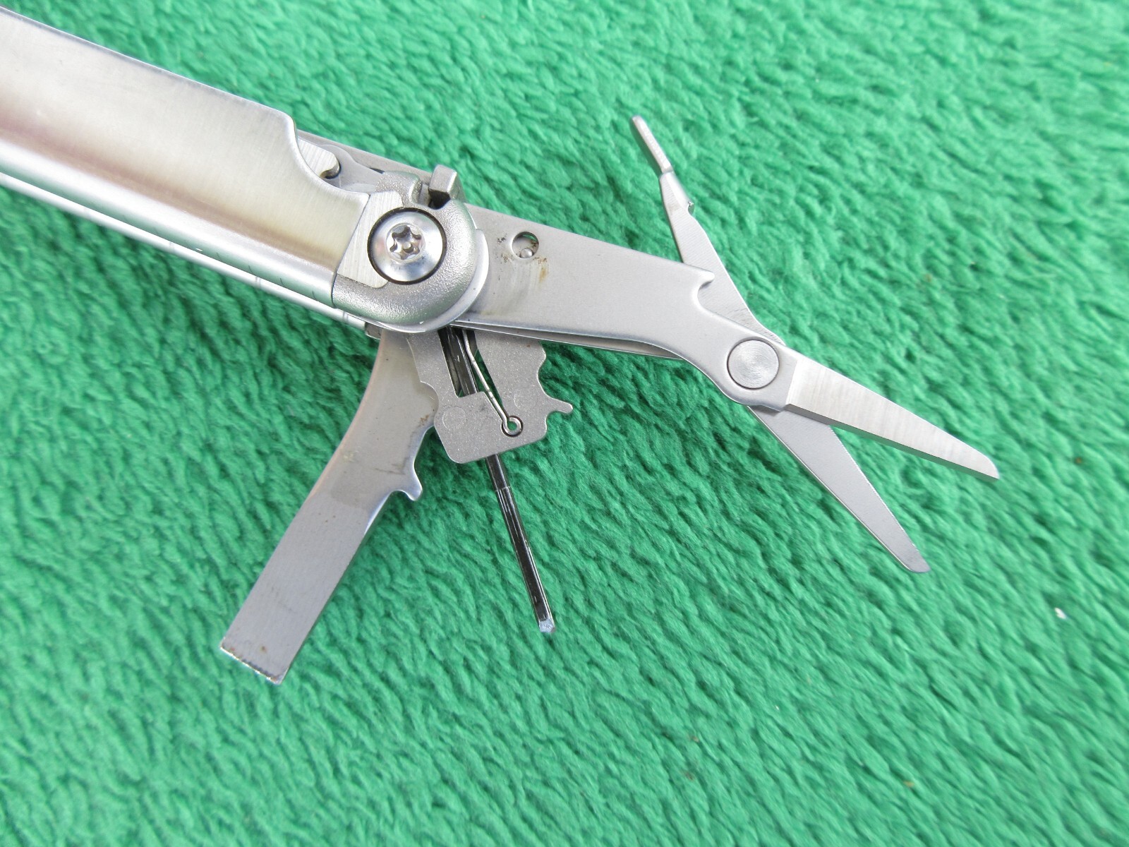Leatherman Wave Multi Tool Folding Knife w/ Sheath #240