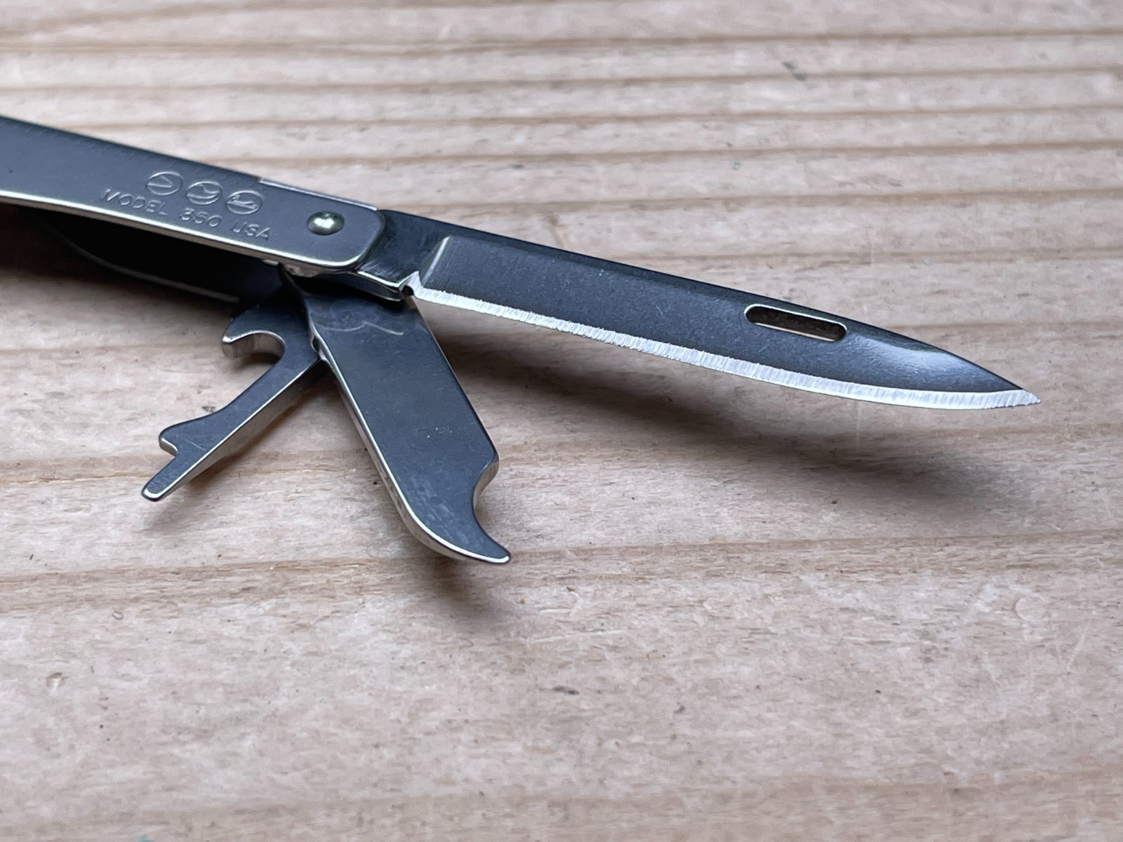 USA Buck Knives MiniBuck Tool Satin Model 350 with Green Rubber Pouch