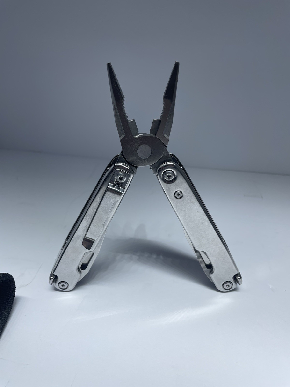 OZARK TRAIL 8 IN 1 MULTI TOOL STAINLESS STEEL And Pliers Belt Hook Case